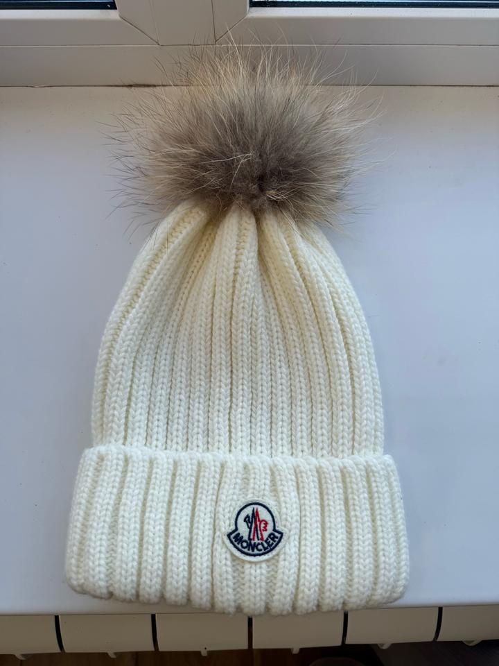Женская шапка Moncler