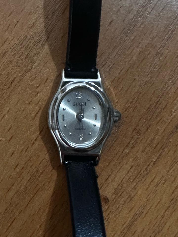 Женские часы Gucci