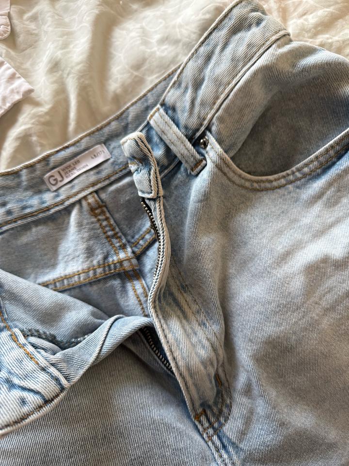 GLO jeans