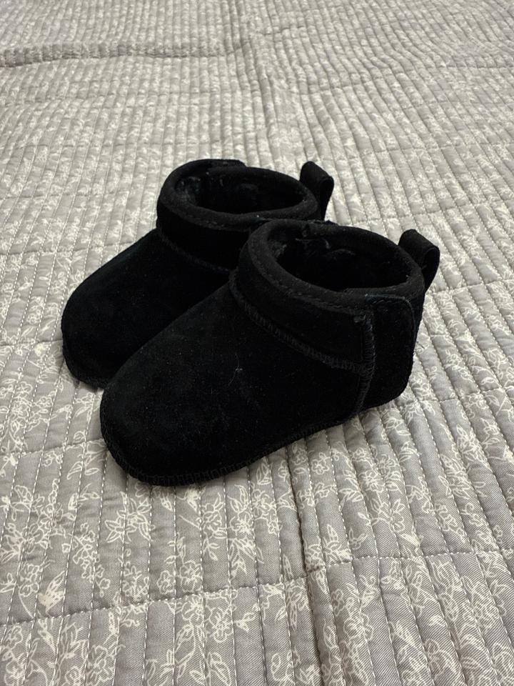 UGG