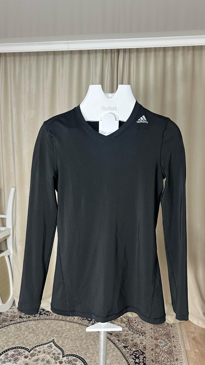 Спортивный лонгслив adidas