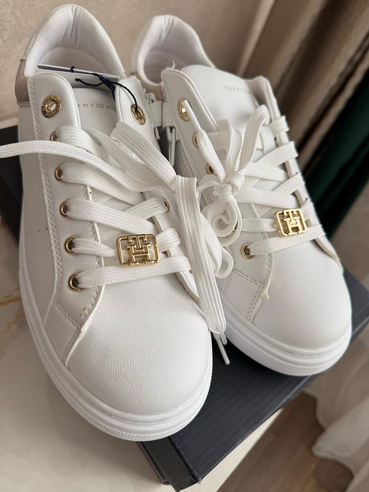 Tommy Hilfiger