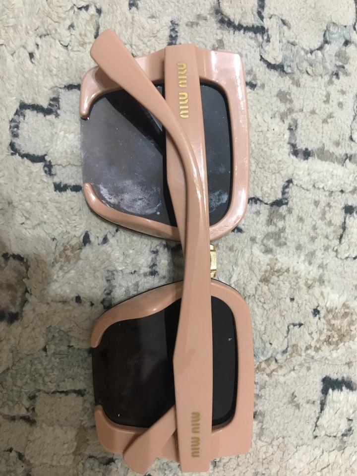 Солнцезащитные очки Miu Miu