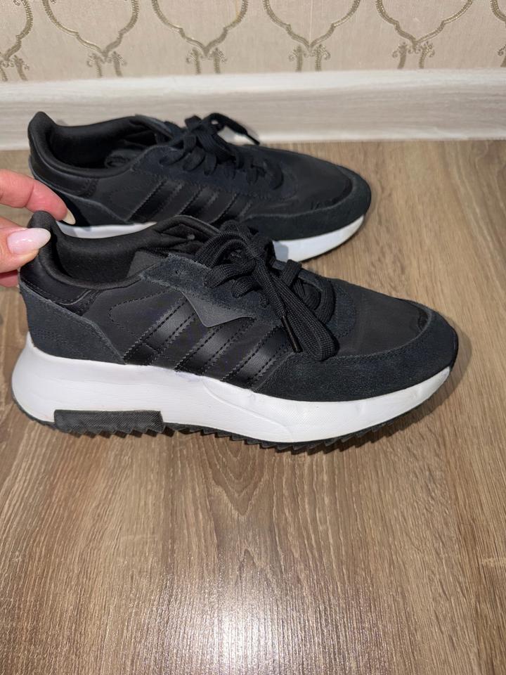 Кроссовки adidas