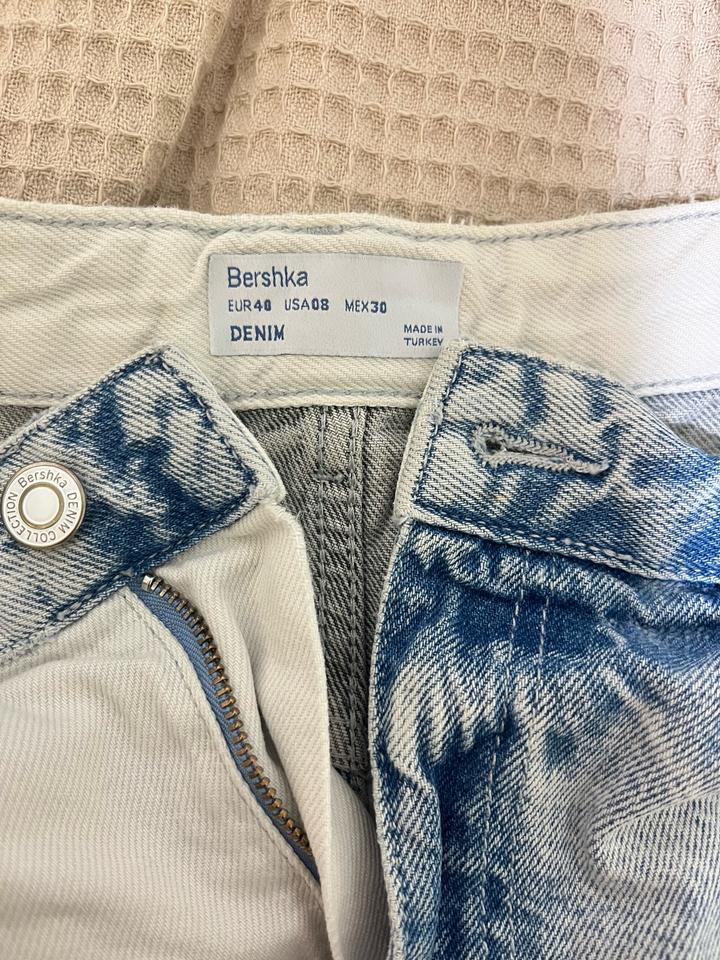 Шорты Bershka джинсовые с колорблокингом