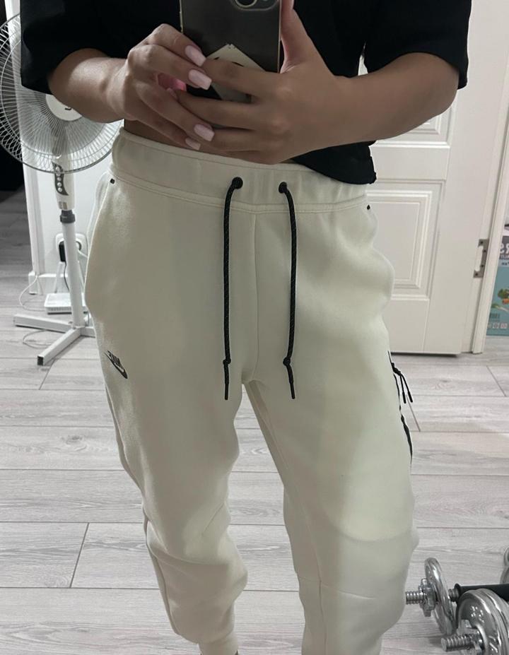 Джоггеры Nike Tech Fleece