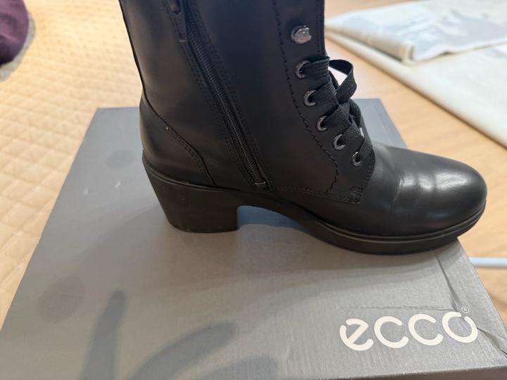 Женские кожаные ботинки ecco