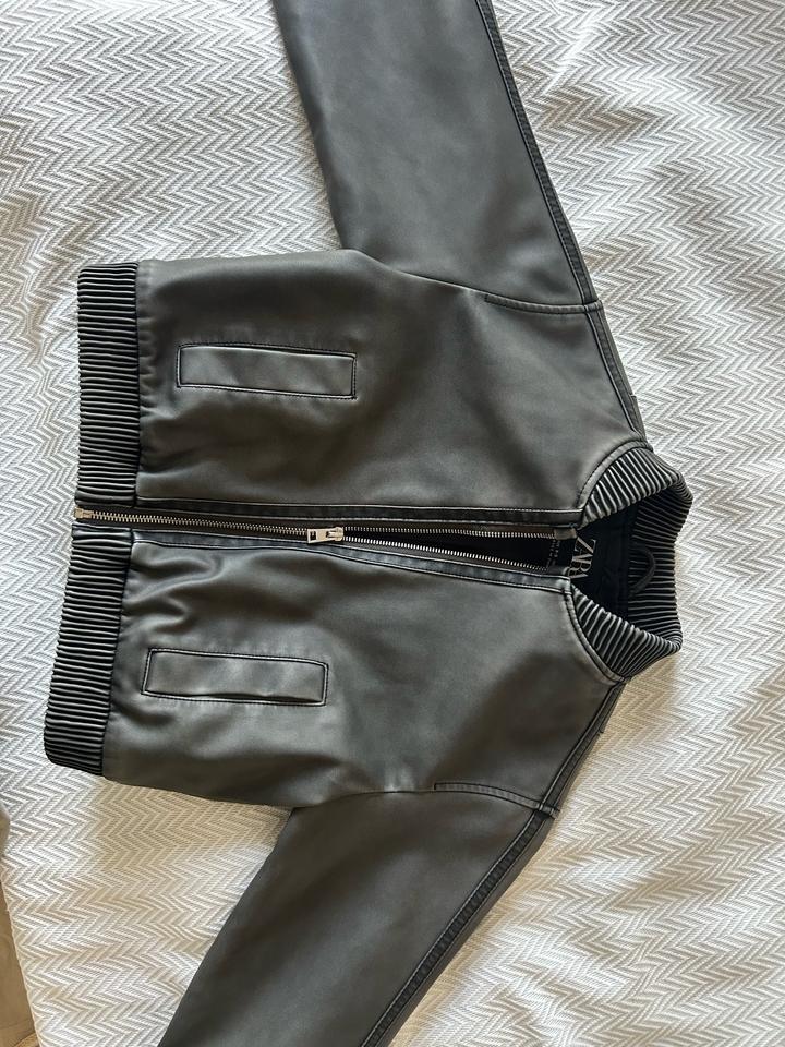 Бомбер ZARA