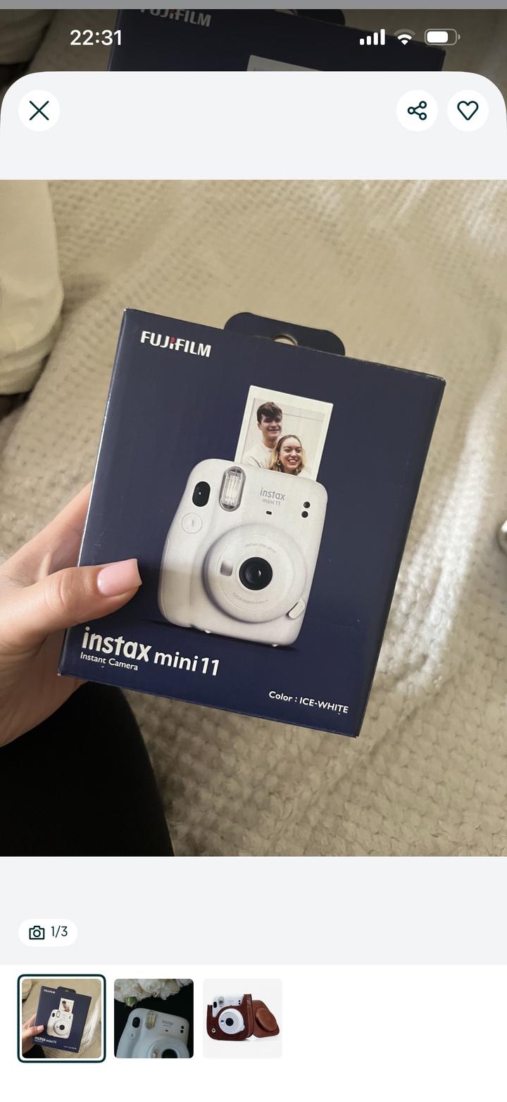 Fujifilm Instax mini 11 с чехлом
