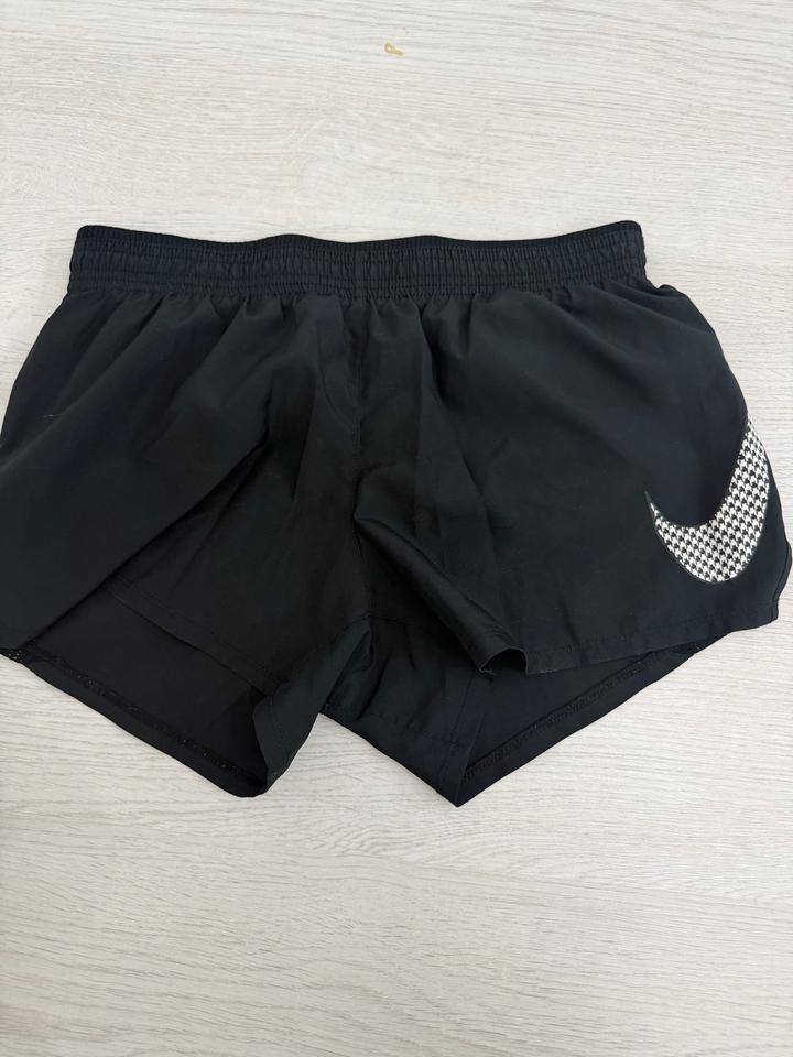 Спортивные шорты Nike