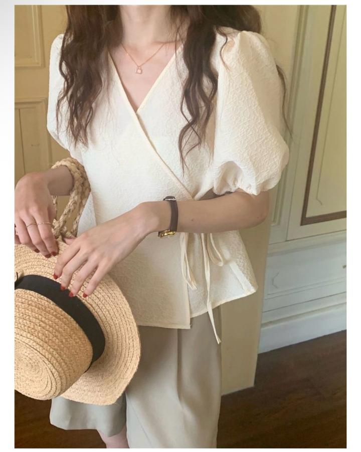 Fashion Блуза на запах с объемными рукавами