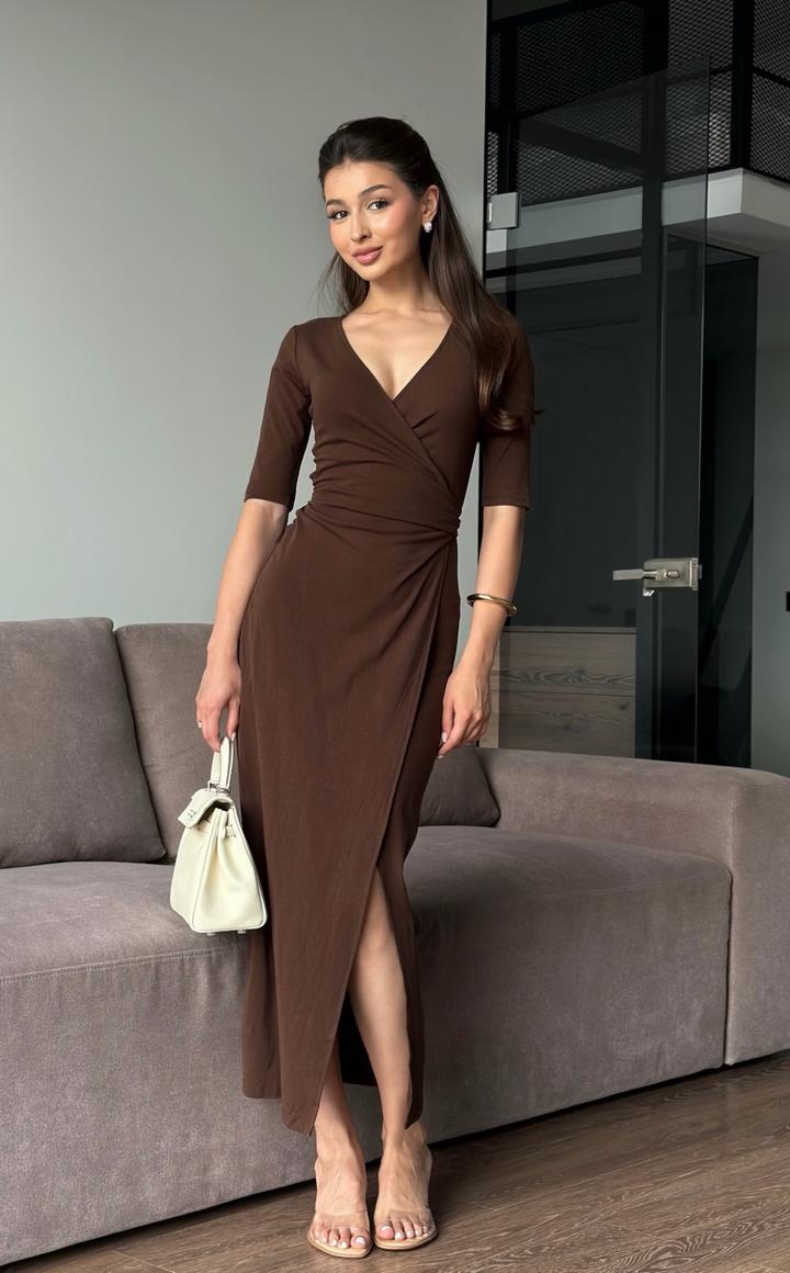chic Платье коричневое миди с запахом