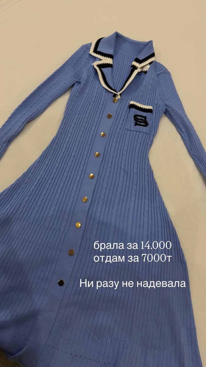Платье трикотажное с отложным воротником