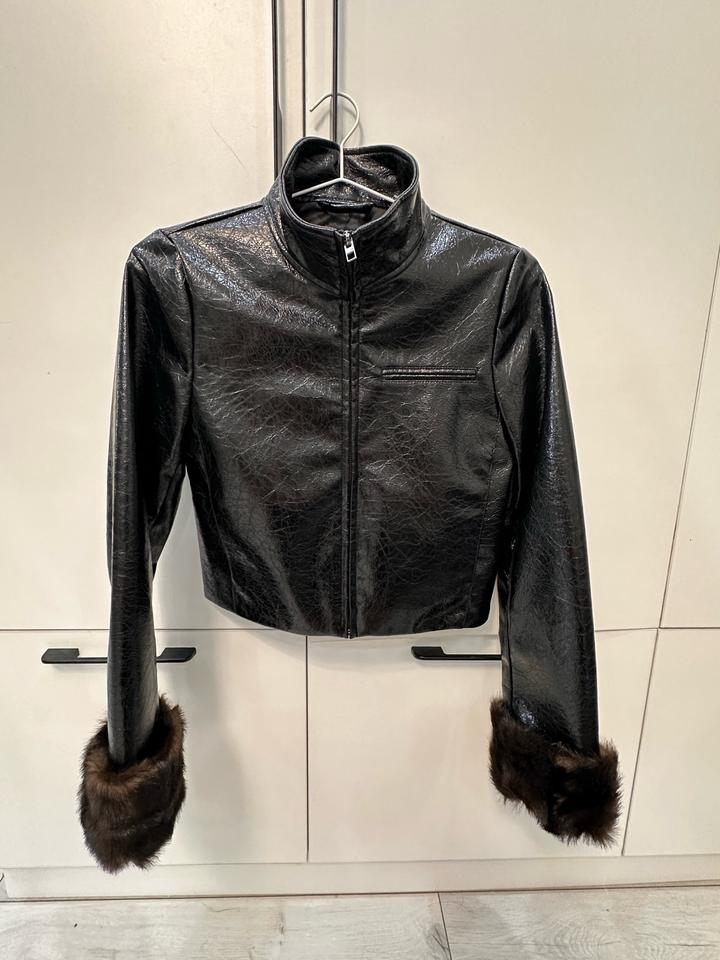 Куртка ZARA с мехом на рукавах