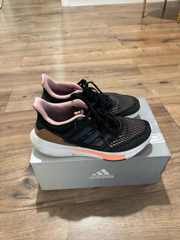 Кроссовки Adidas