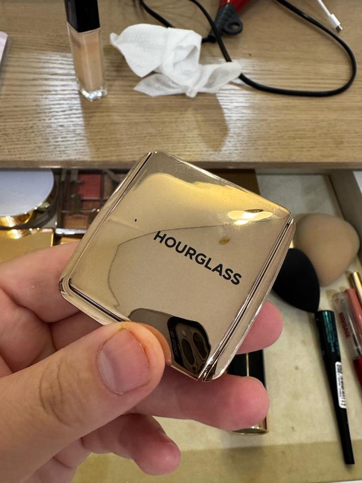 Мини Румяна Hourglass Ambient Lighting Blush