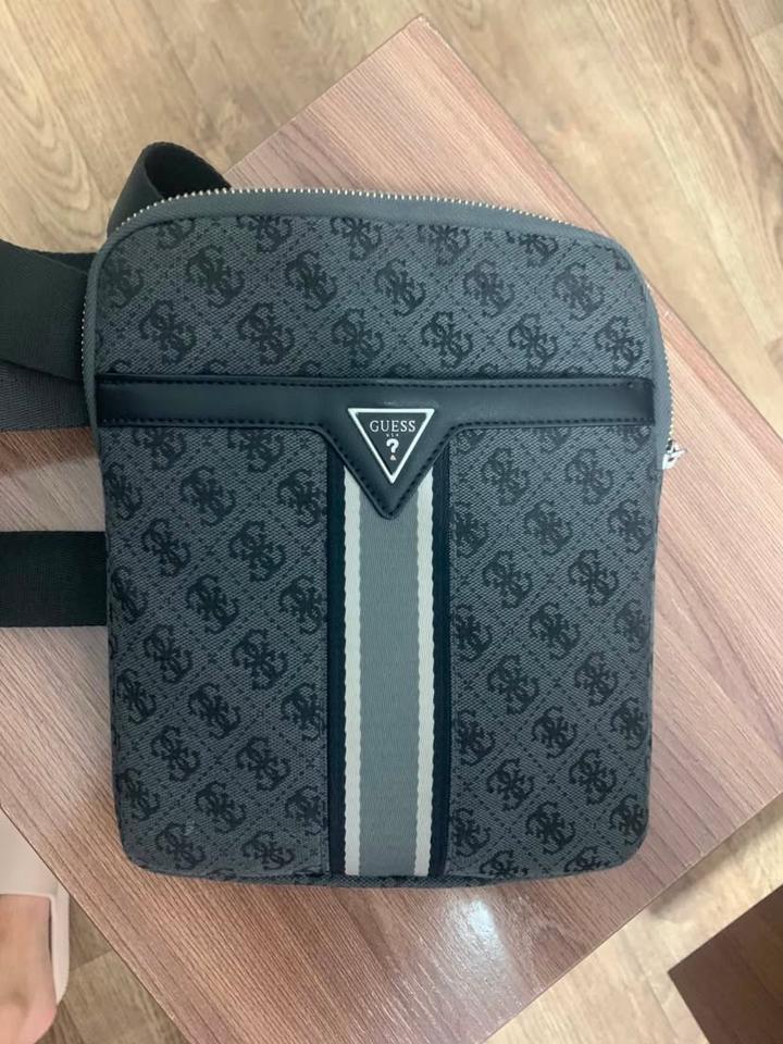 Сумка мессенджер Guess