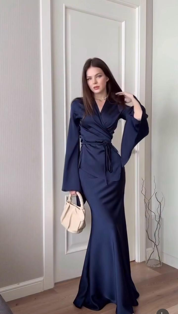 Вечернее длинное платье двойка с расклешенными рукавами