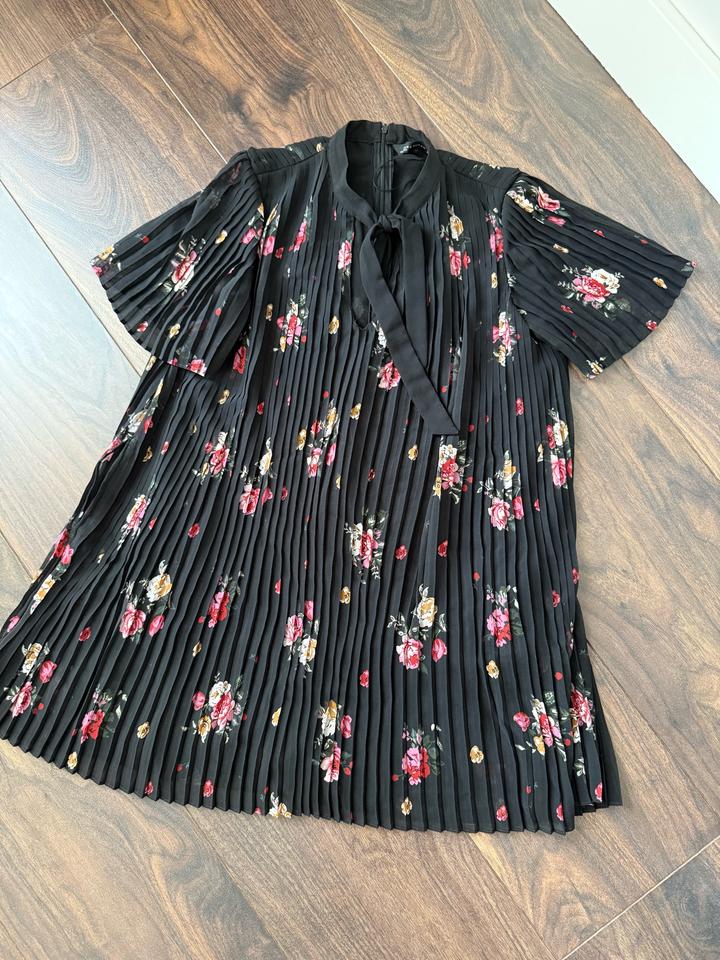 Zara платье с цветочным принтом плиссированный XS