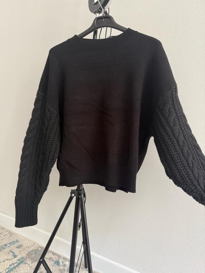 Zara Джемпер с фактурными рукавами