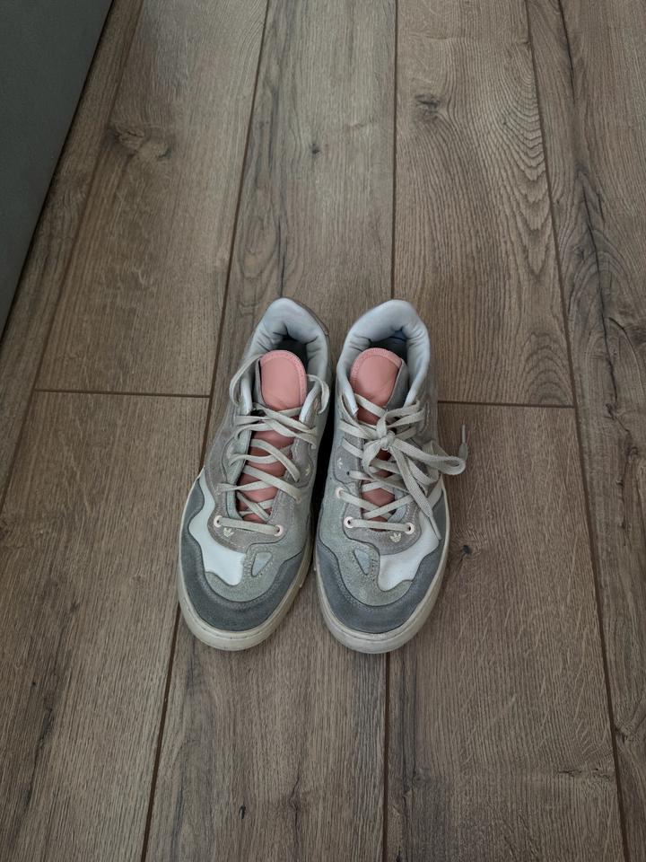 Кроссовки adidas
