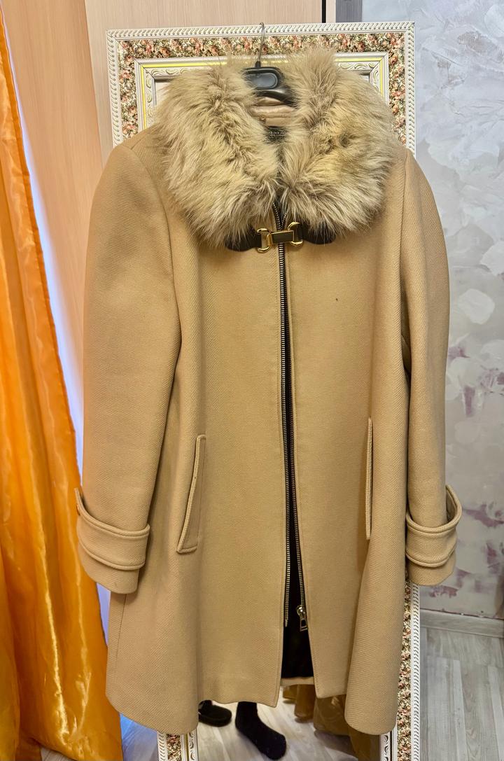 Пальто ZARA с меховым воротником