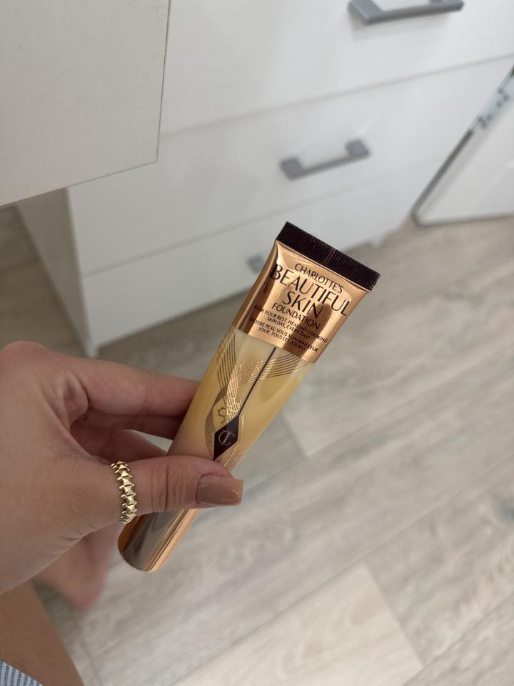 Тональный крем Charlotte Tilbury Beautiful Skin Foundation
