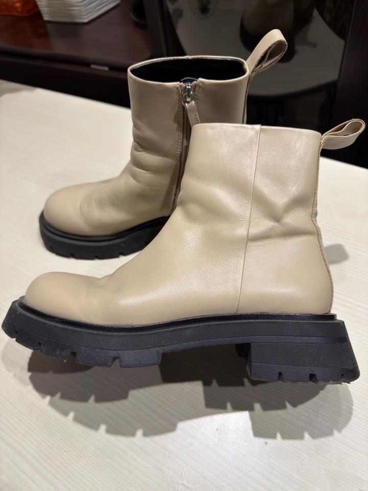 Zara Женские ботинки на тракторной подошве