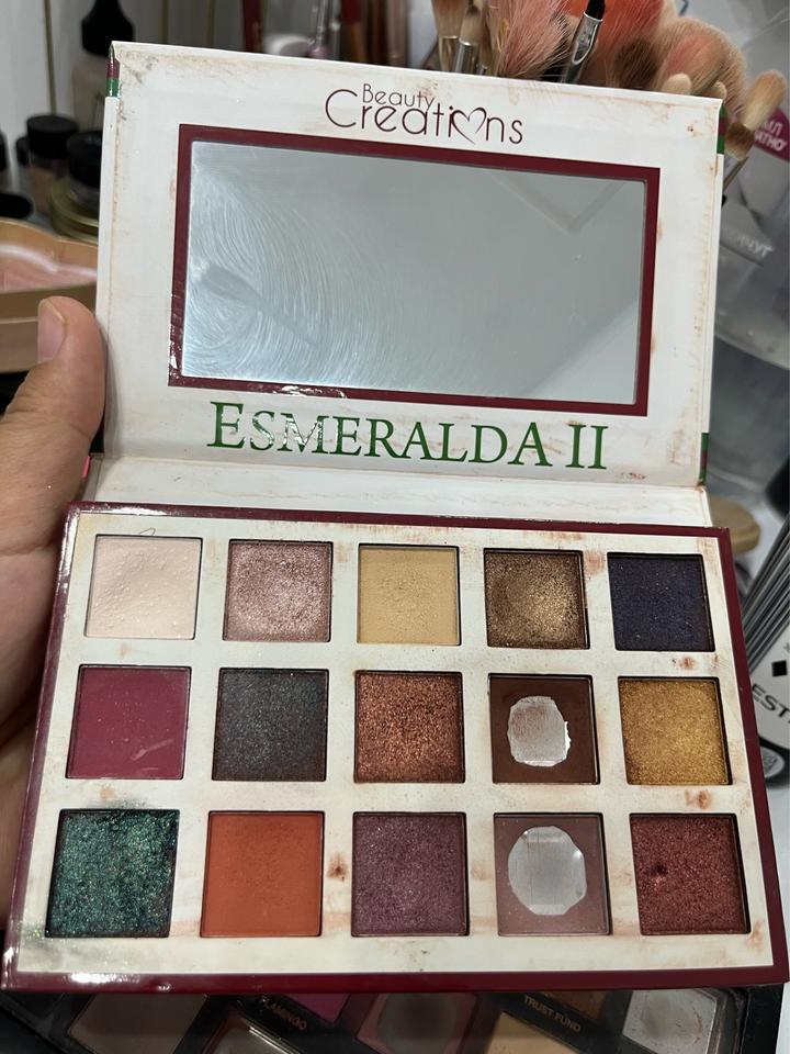Палетка теней Beauty Creations Esmeralda II