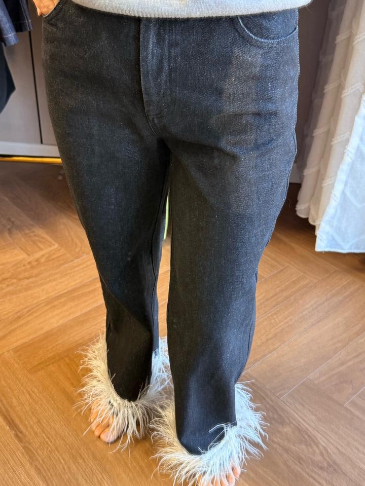 Джинсы BONNITTO COLLECTION с перьями