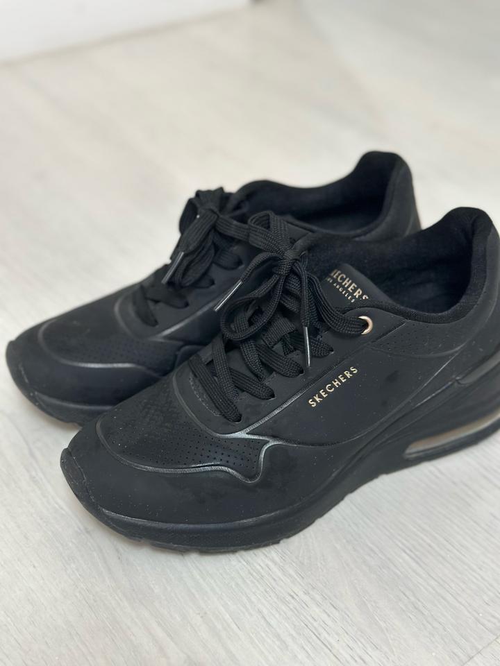 Skechers