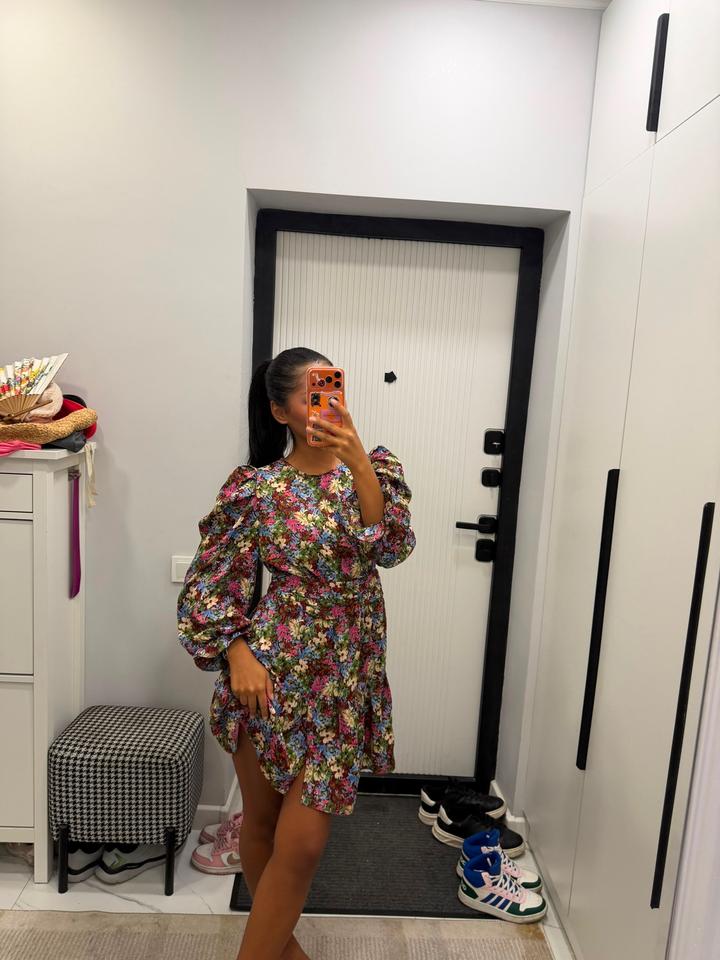 Платье Zara в цветочный принт