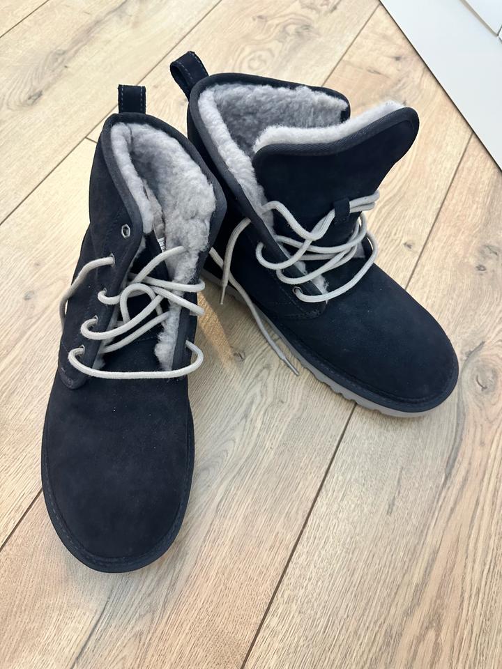 UGG