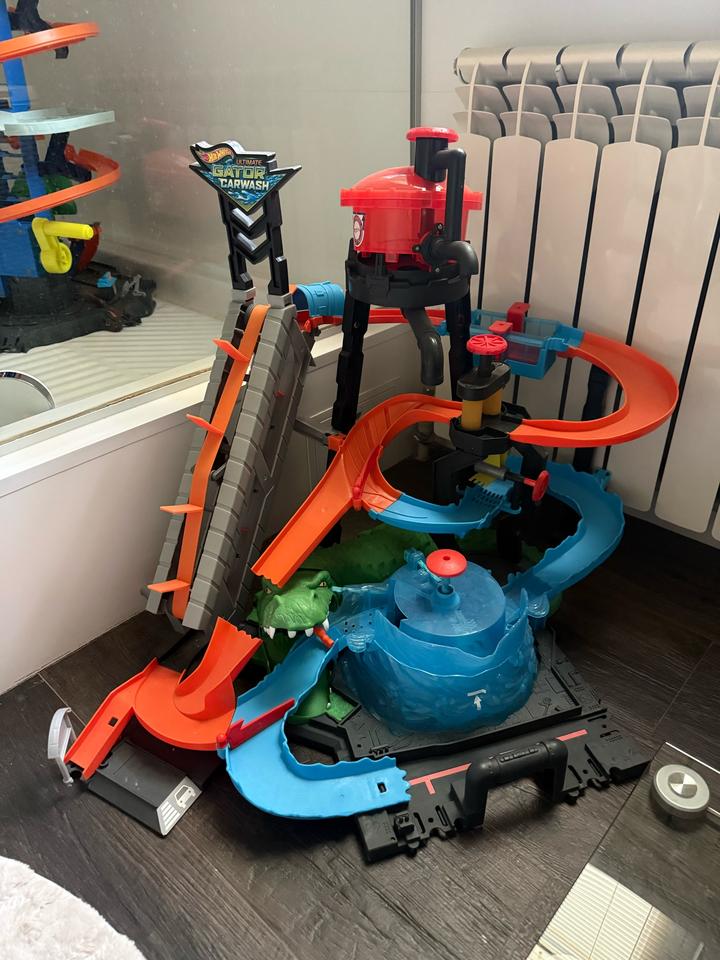 Игровой набор Hot Wheels City Ultimate Gator Car Wash