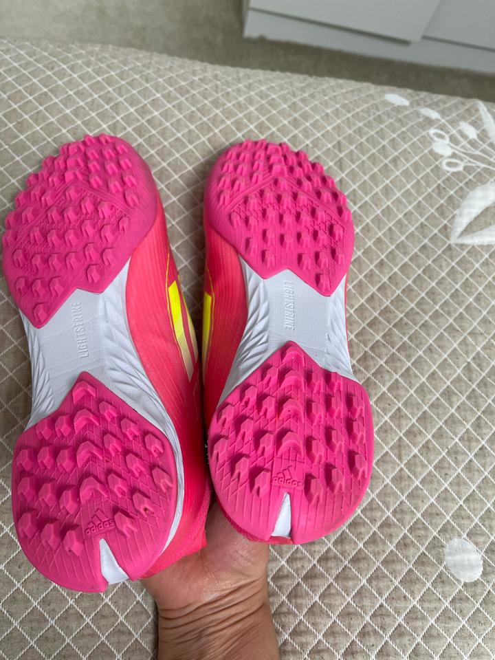Футбольные бутсы adidas F50