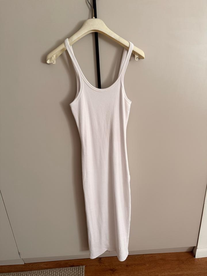 Pull & Bear Трикотажное платье в рубчик