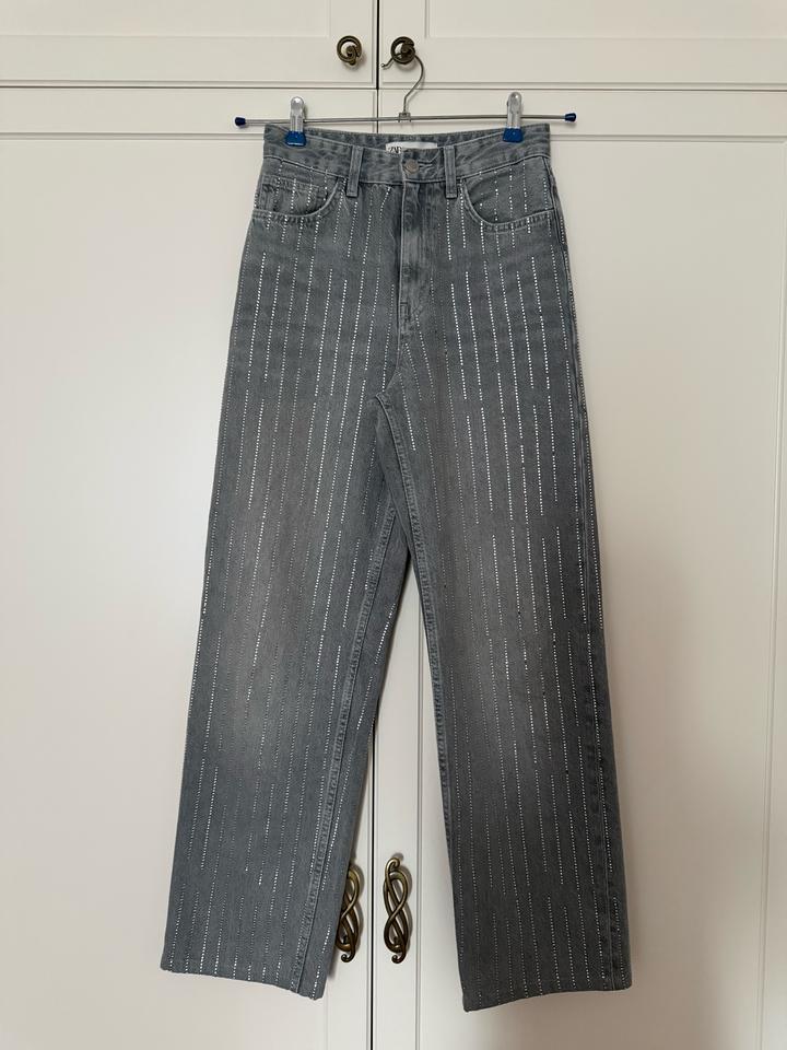 Джинсы ZARA со стразами
