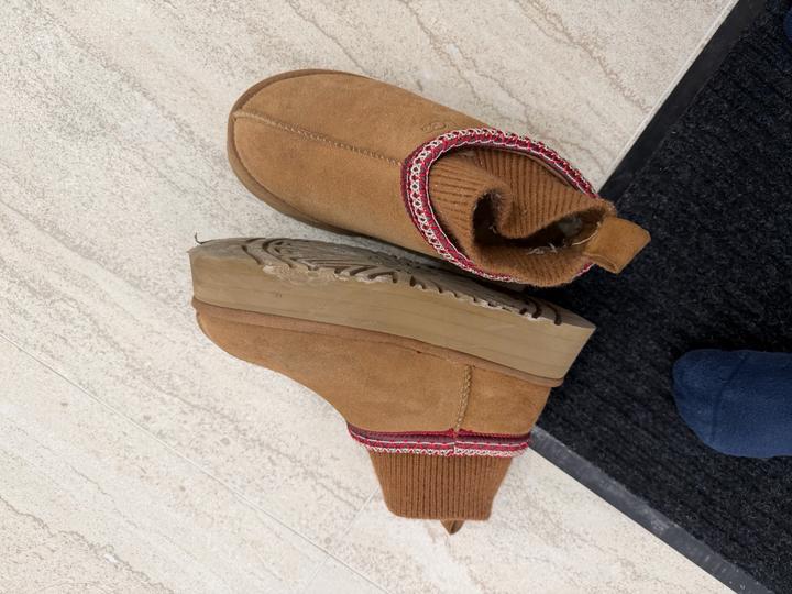 UGG