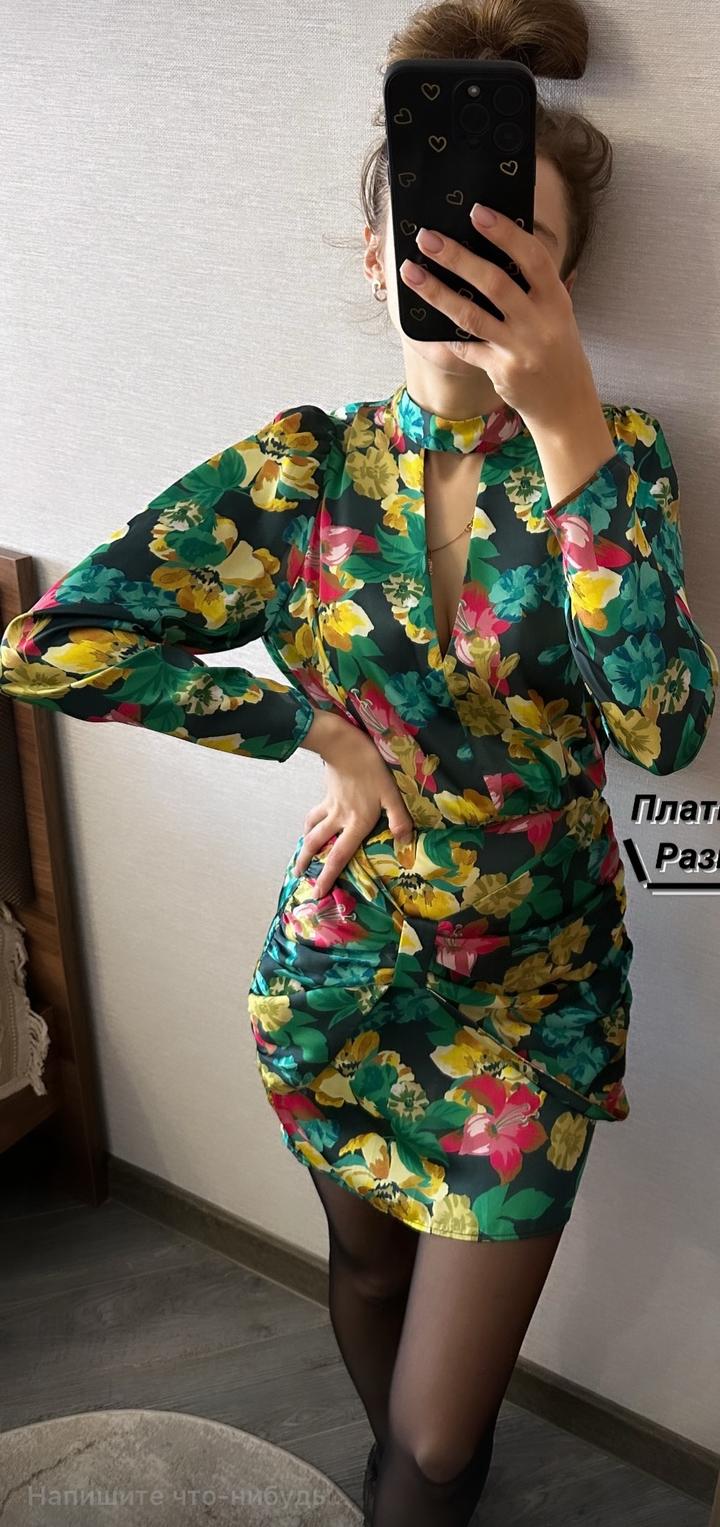 Zara Платье с цветочным принтом