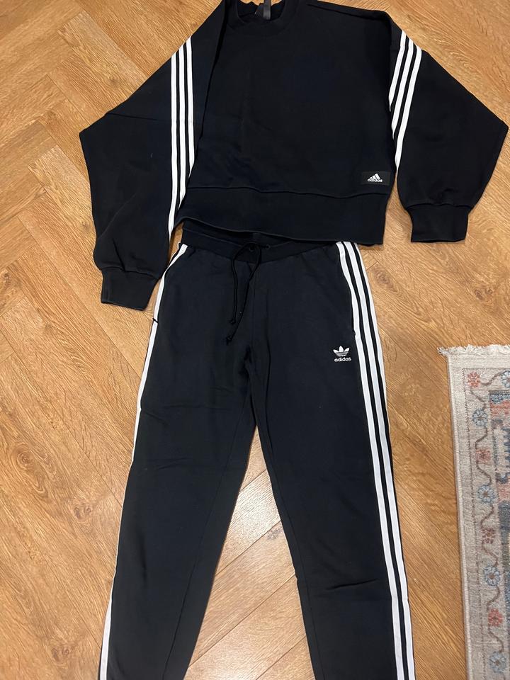 Спортивный костюм adidas