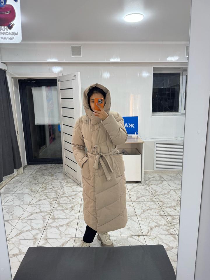 Стеганый пуховик с поясом