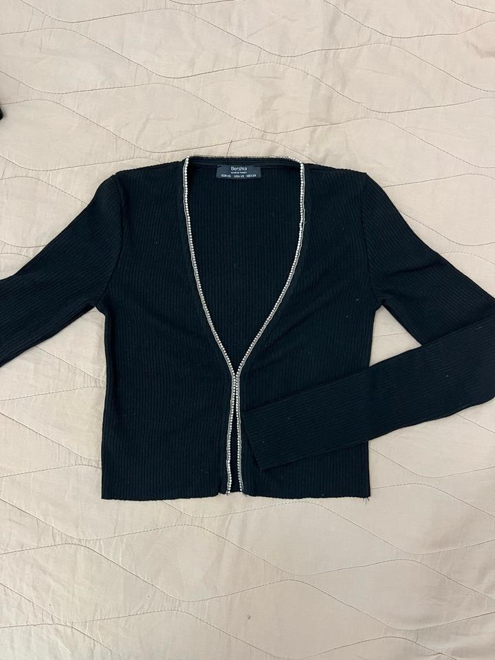 Черная кофта со стразами Bershka