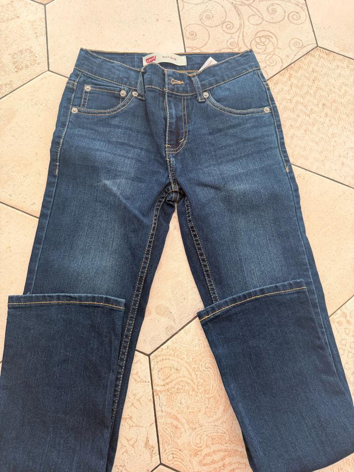 Джинсы Levi's