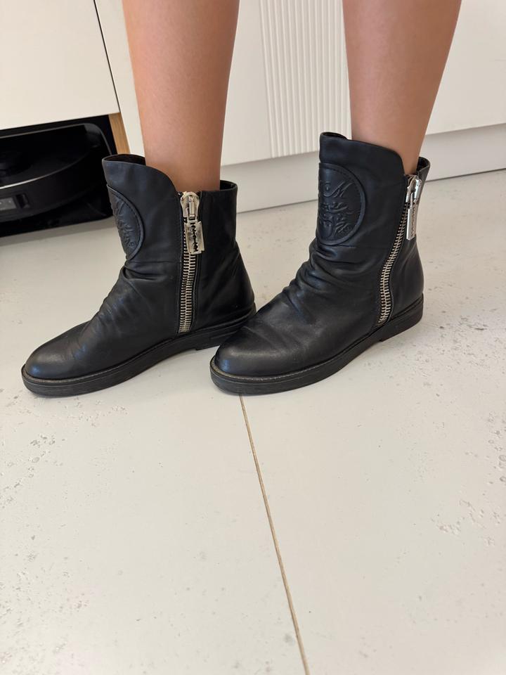 Женские ботинки MCM