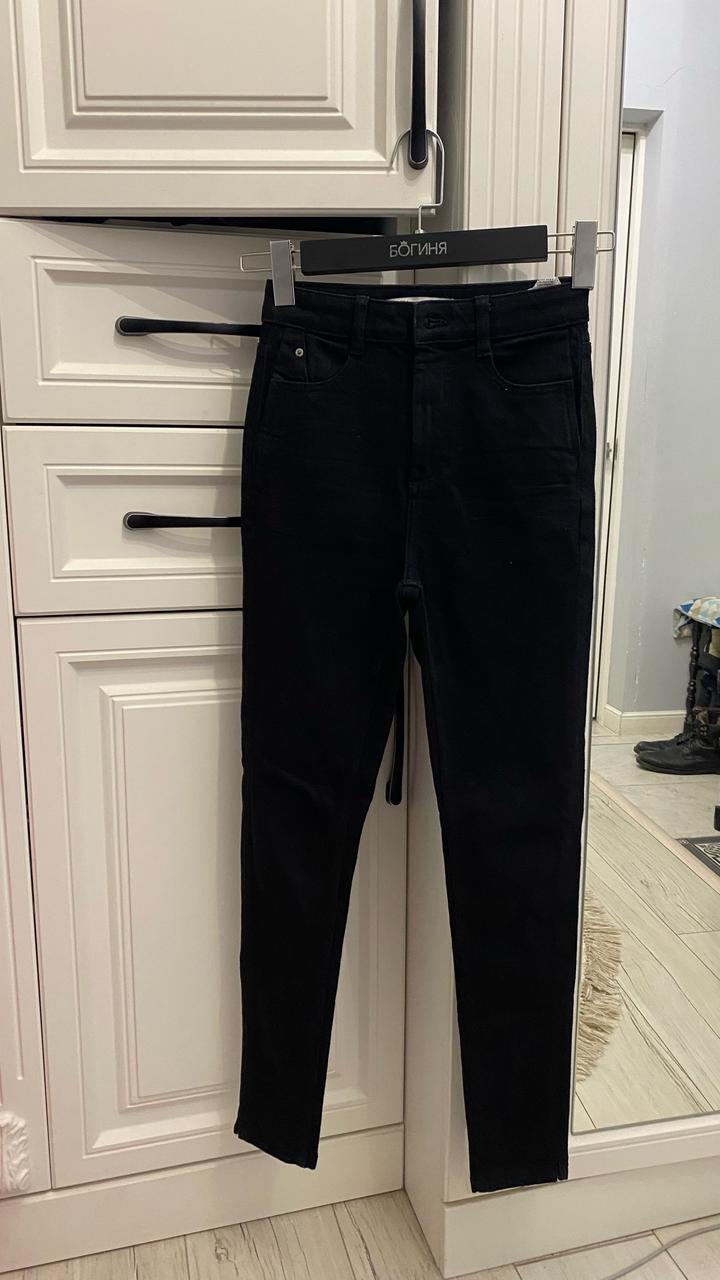 Черные джинсы Zara