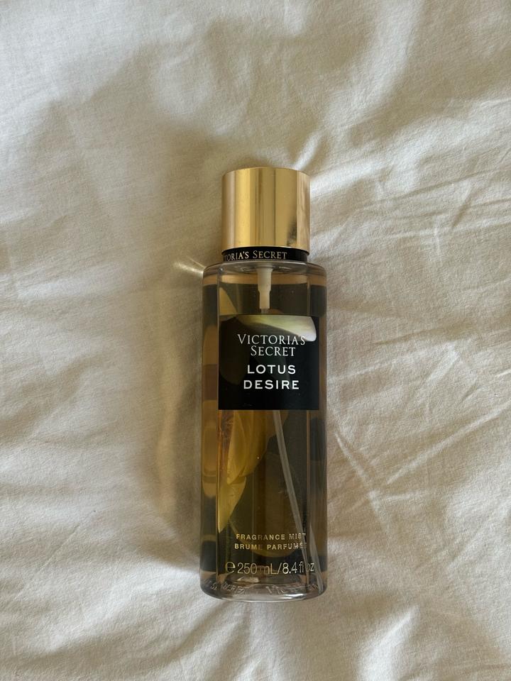 Парфюмированный спрей для тела Victoria's Secret Lotus Desire