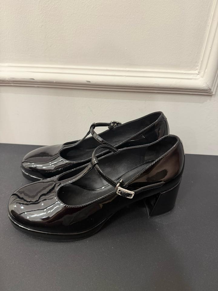 Charles & Keith