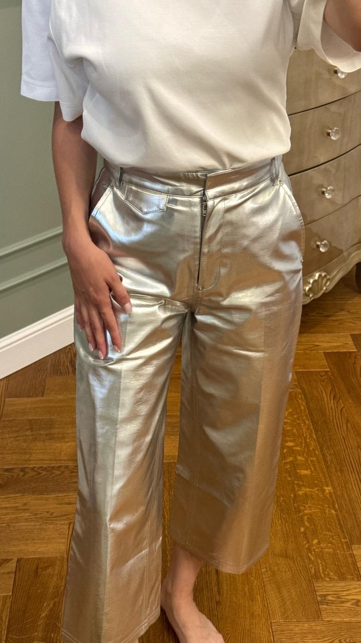 PUSHBUTTON