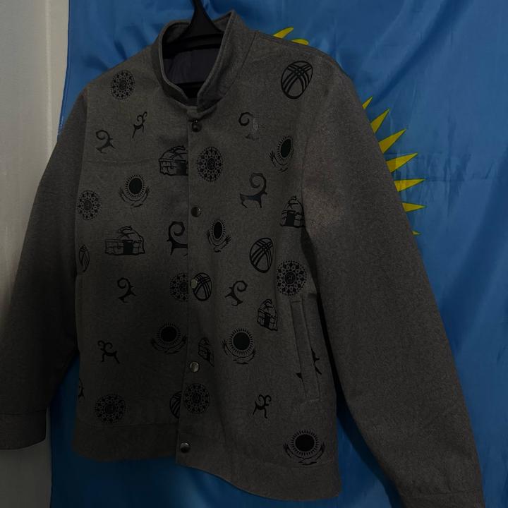 Мужской бомбер с национальным принтом