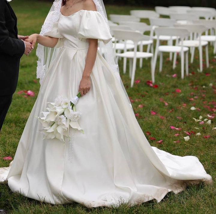Deluna bride